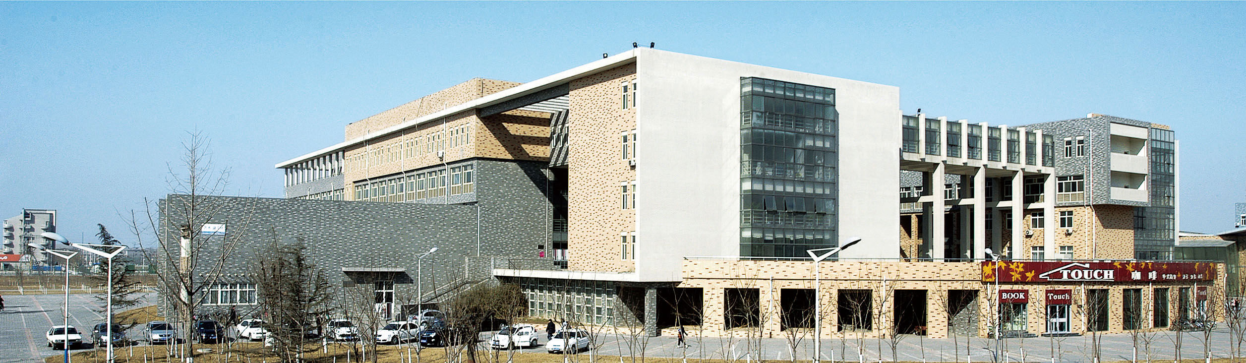 河北科技大學(xué)新校區(qū)建工藝術(shù)樓 
